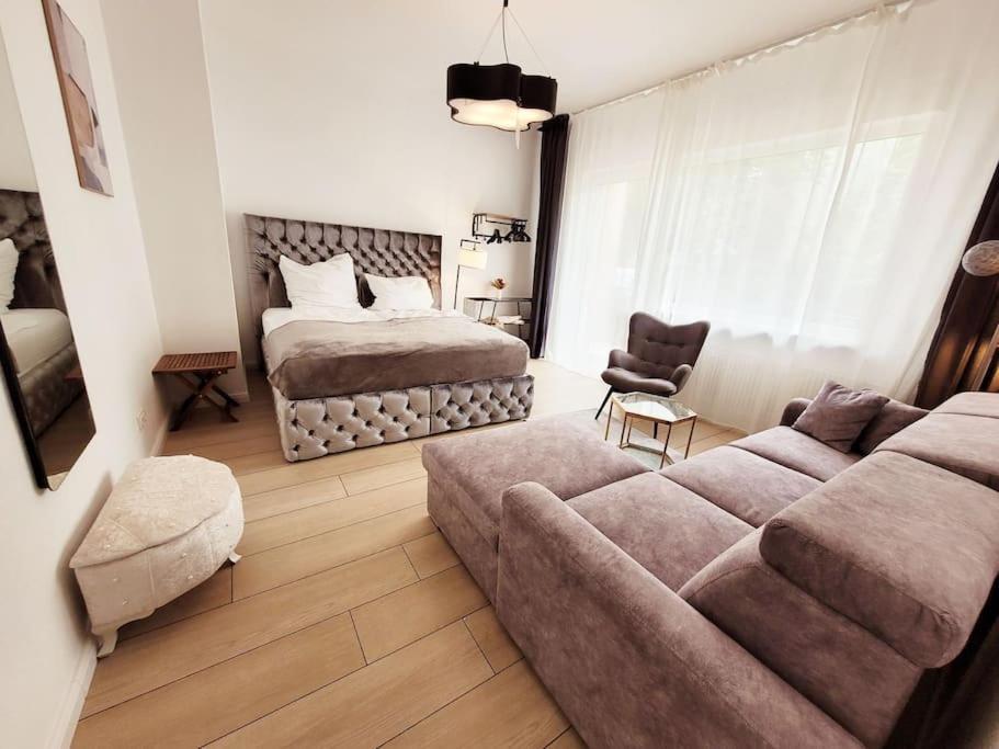 Duplex Ullstein- 4 Bedrooms, 2 Bathrooms, Living Room, 2 Parking Spaces, Boxspringbeds, Family & Business Apartment! Apartment *