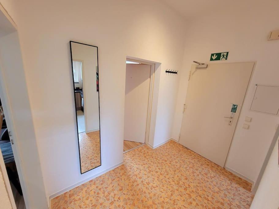 Duplex Ullstein- 4 Bedrooms, 2 Bathrooms, Living Room, 2 Parking Spaces, Boxspringbeds, Family & Business Apartment! Apartment