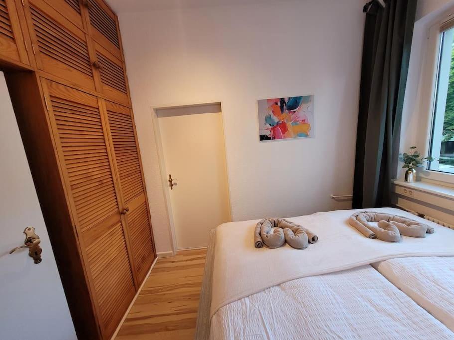 Apartment Duplex Ullstein- 4 Bedrooms, 2 Bathrooms, Living Room, 2 Parking Spaces, Boxspringbeds, Family & Business Apartment!