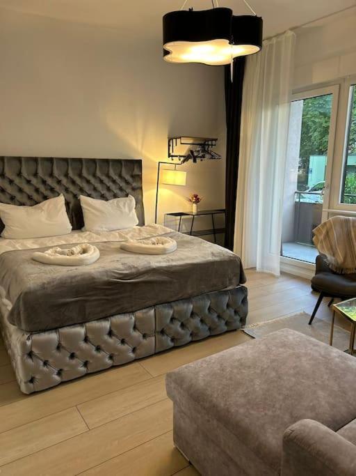 Duplex Ullstein- 4 Bedrooms, 2 Bathrooms, Living Room, 2 Parking Spaces, Boxspringbeds, Family & Business Apartment! Apartment *