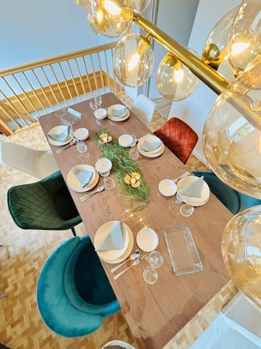 Apartment Duplex Ullstein- 4 Bedrooms, 2 Bathrooms, Living Room, 2 Parking Spaces, Boxspringbeds, Family & Business Apartment! Berlin