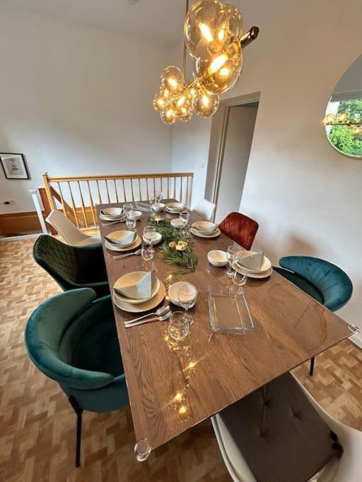 Apartment Duplex Ullstein- 4 Bedrooms, 2 Bathrooms, Living Room, 2 Parking Spaces, Boxspringbeds, Family & Business Apartment!