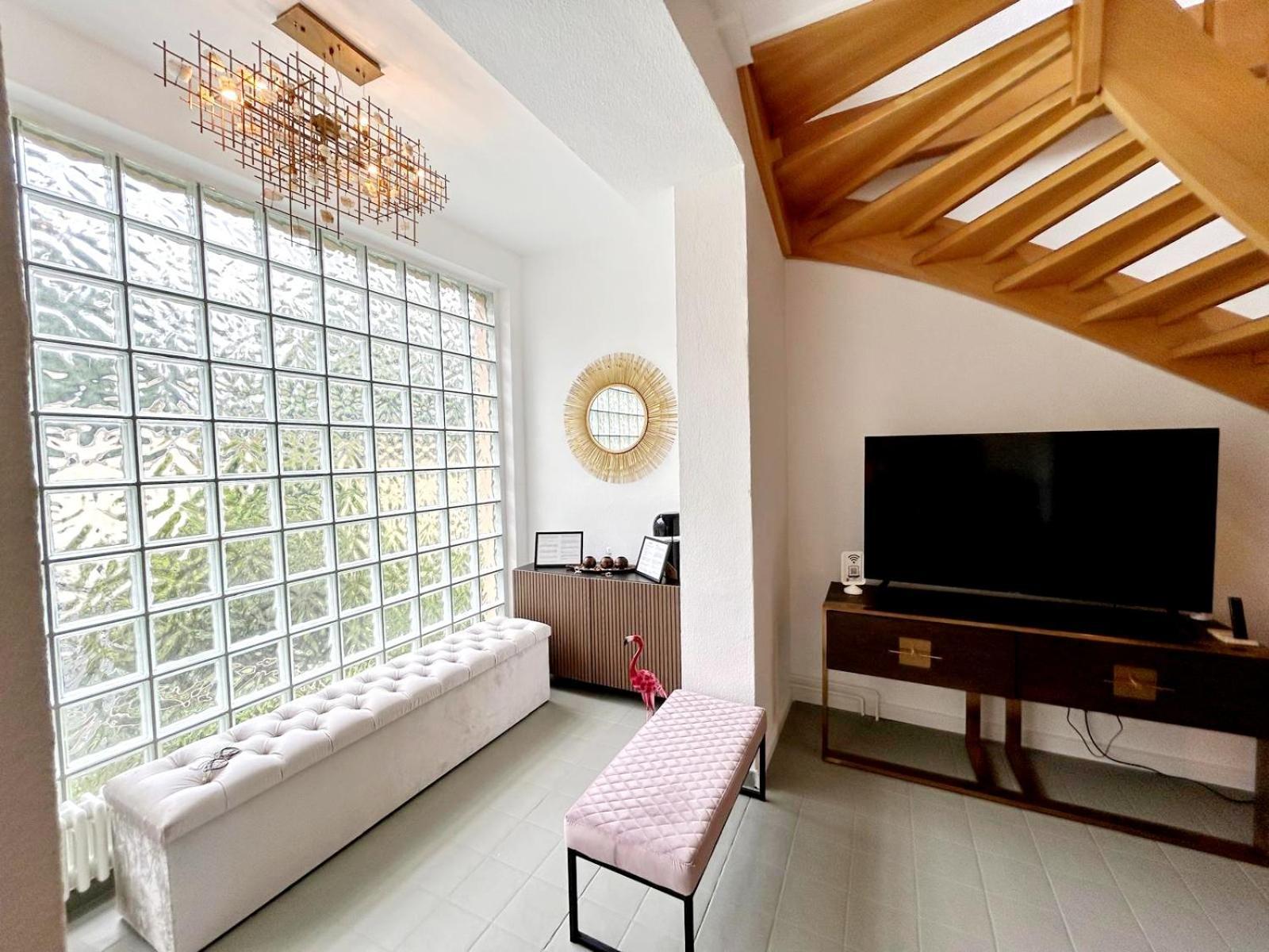 Apartment Duplex Ullstein- 4 Bedrooms, 2 Bathrooms, Living Room, 2 Parking Spaces, Boxspringbeds, Family & Business Apartment! *