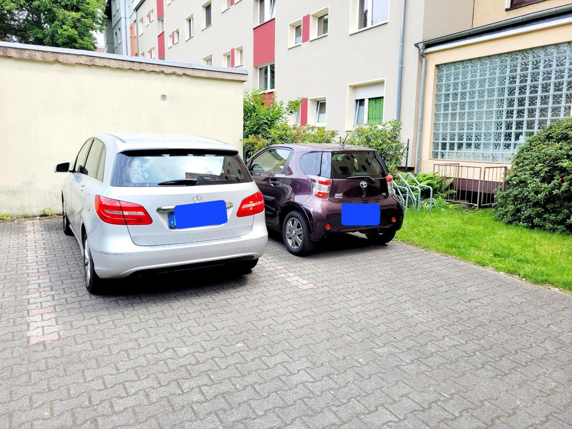 Duplex Ullstein- 4 Bedrooms, 2 Bathrooms, Living Room, 2 Parking Spaces, Boxspringbeds, Family & Business Apartment! Apartment